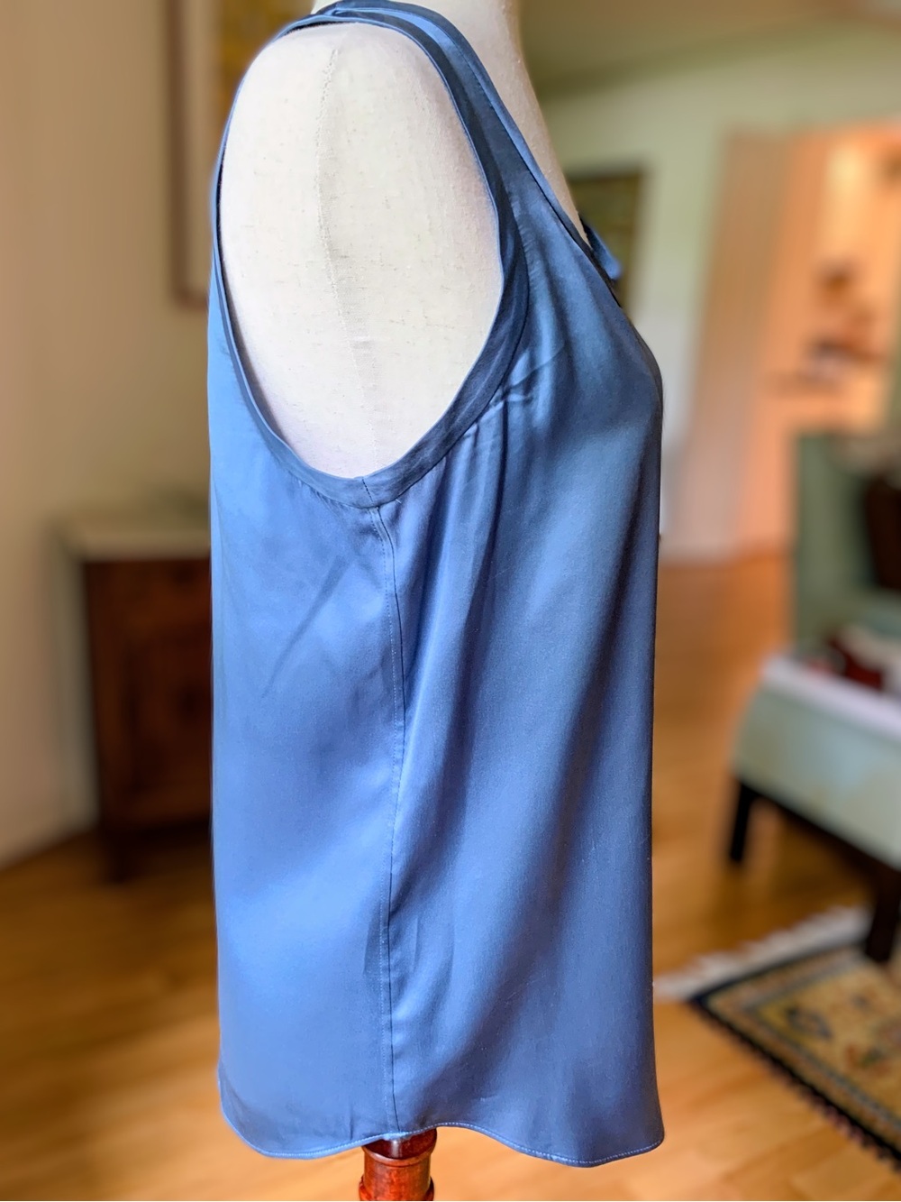 Lafayette 148 New York 100% Silk Sleeveless Shell Top Blue Medium - Picture 5 of 11